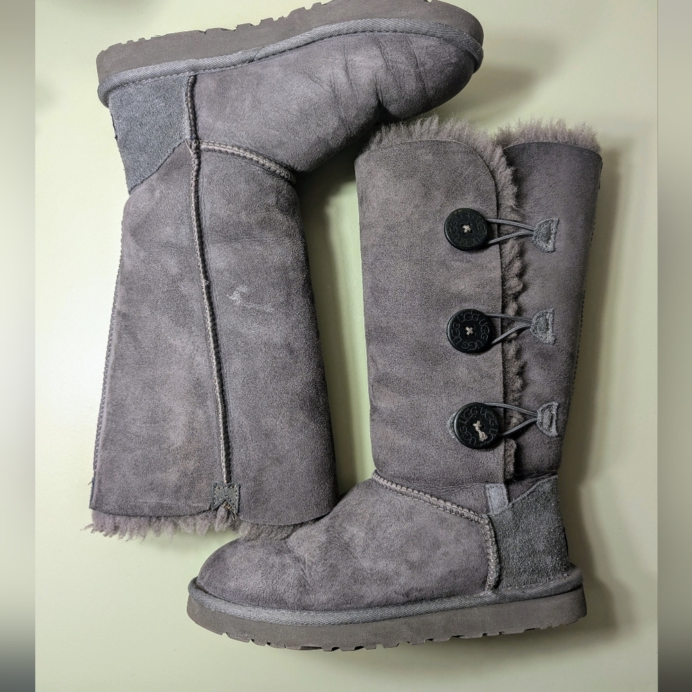 UGG Bailey Button triplets boots grey 7